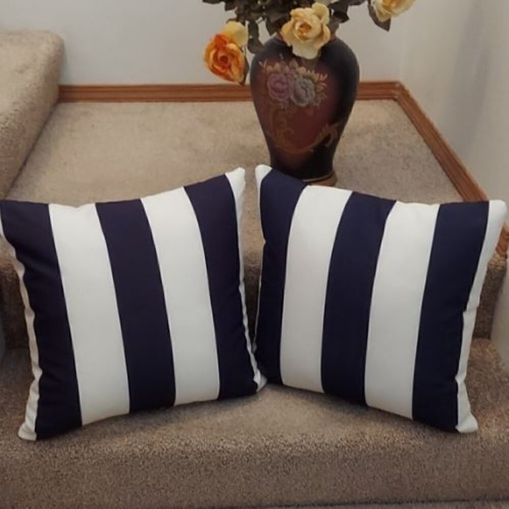Set of two decorative throw pillows